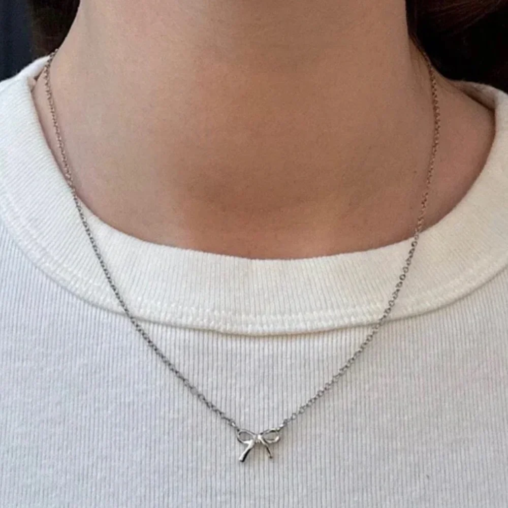 NWT Brandy💖Melville Bow Necklace |Silver - Picture 6 of 7